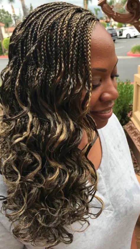 Small Individual Braids with Metallic Highlights Small Individual Braids, Curly Micro Braids, Micro Braids Styles, Kanekalon Braids, Micro Braids Hairstyles, Lemonade Braids Hairstyles, Blonde Extensions, Afro Braids, Individual Braids