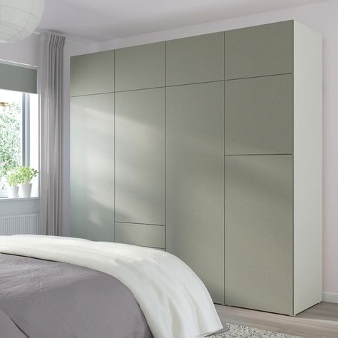 PLATSA Wardrobe with 9 doors+3 drawers - white/Klubbukt grey-green - IKEA Switzerland Platsa Ikea Bedroom, Ikea Platsa Wardrobe, Studio Ilse, Armoire Ikea, Tidy Bedroom, Recycled Door, 1 Bed Flat, Wardrobe Wall, Armoire D'angle