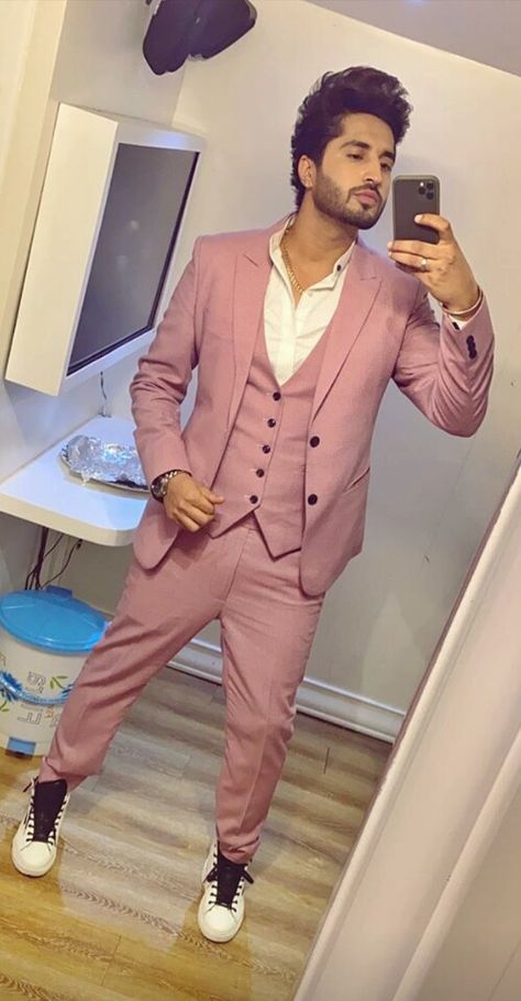 3 Pices Dress For Man, 3 Pic Suits Man, Three Piece Suit Mens Wedding Latest, Mens Date Night Outfit, Aftab Shivdasani, Dhoom 2, Tuxedo Suit For Men, Jassie Gill, Suit For Men Wedding