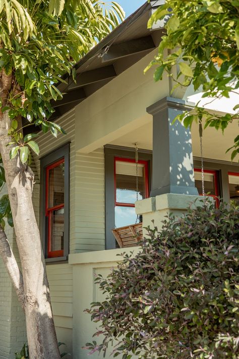 Craftsman Bungalow Exterior Colors, Craftsman Bungalow Porch, Craftsman Style Homes Exterior Color, Craftsman Exterior Paint Colors, Bungalow Exterior Colors, Craftsman House Colors, 1920s Craftsman Bungalows, Craftsman House Exterior, Craftsman Bungalow Exterior