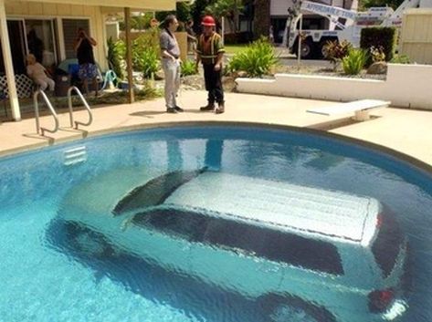 Insurance Humor, Swimming Pool Photos, Youre Doing It Wrong, Pool Photos, Daily Funny, Car Humor, Car Insurance, Funny Images, Swimming Pool