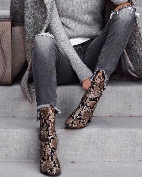 Snakeprint Boots Outfit, Snakeskin Boots Outfit, Print Boots Outfit, Outfit Botas, Winter Mode Outfits, Animal Print Boots, Snake Print Boots, Boots Outfit Ankle, Print Boots