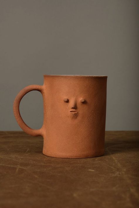 Slab Ceramics, Cup Food, Beginner Pottery, Sculptures Céramiques, Red Ceramic, Pottery Handbuilding, Clay Mugs, Face Mug, Pottery Crafts