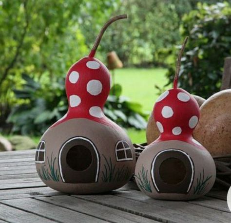 Gourd Ideas Projects, Gourd Designs Ideas, Hand Painted Gourds Bird Houses, Gourd Birdhouse Ideas Painting Patterns, Painting Gourds Ideas Diy, Apple Gourds Ideas, Gourd Gnomes, Painted Gourds Birdhouses, Gourd Birdhouse Ideas