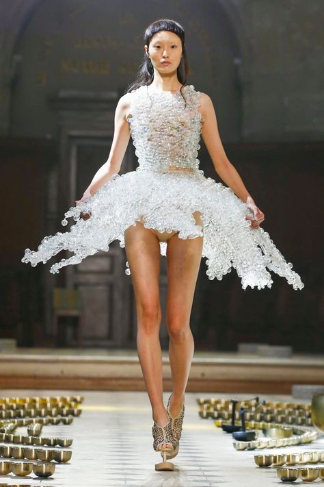 Moodboard Fairy, Iris Van Herpen Couture, 2016 Couture, Sculptural Fashion, Origami Fashion, Iris Van Herpen, Bubble Dress, Mood Board Fashion, Wedding Art