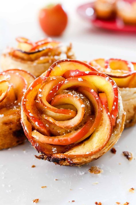 Pastry Dessert Recipes, Apple Recipes With Puff Pastry, Apple Roses Puff Pastry, Apple Roses Recipe, Puff Pastry Recipe, Apple Puff Pastry, Puff Pastry Tart, Impressive Desserts, Rose Recipes