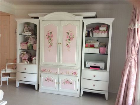 Beautiful armoire painted by Cindy ELLIS Kawaii Wardrobe Furniture, Cute Wardrobe Furniture, Cute Wardrobe Closet, Armoire Painted, Rooms Decoration, Cute Furniture, Ideas Hogar, Cute Bedroom Decor, Cute Room Ideas