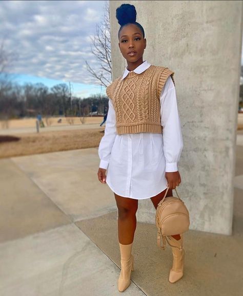 Sweater Vest Cropped, Grown Women Outfits, Pink Sweater Vest, Outfit 2023, Grown Women, Classy Casual Outfits, Looks Black, Brunch Outfit, Women Outfits