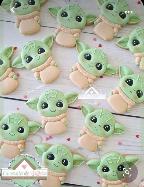 Grogu Food, Baby Yoda Cookies, Yoda Cookies, Donut Birthday Cake, Yoda Cake, Star Wars Birthday Cake, Star Wars Baby Shower, Dragon Birthday Parties, Royal Icing Flowers