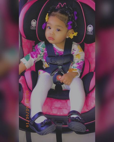 LIFESIZE B A B Y D O L L💜 on Instagram: “Mambacita 💛💜 #littleprincess #babygirl #madefromlove #cardib #cutebabies #babiesofinstagram #babiesbabiesbabies #holidayseason #ittybitty…” Amerie Rose, Cute Black Baby Girl, Samariajdavis Pregnancy, Baby Girl Aesthetic Black, Hispanic Babies, Stylish Kids Fashion, Bbybailei Video, Cute Newborn Baby Girl, Pretty Little Black Girls Children