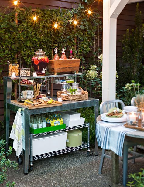 Potting Bench Bar, Party Stations, Party Hosting, Dining Inspiration, Patio Inspiration, Bench Ideas, Drink Station, Potting Bench, Fence Decor