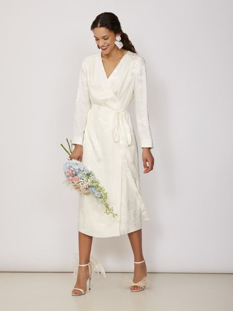 Riley dress by Cult brand Kitri Studio | The best budget-friendly wedding dresses you can shop right now! www.onefabday.com Bridal Wrap Dress, Blue Jean Wedding, Budget Friendly Wedding Dresses, Budget Wedding Dresses, High Street Wedding Dresses, Vow Renewal Dress, Casual Bride, Minimalist Bride, Simple Gowns