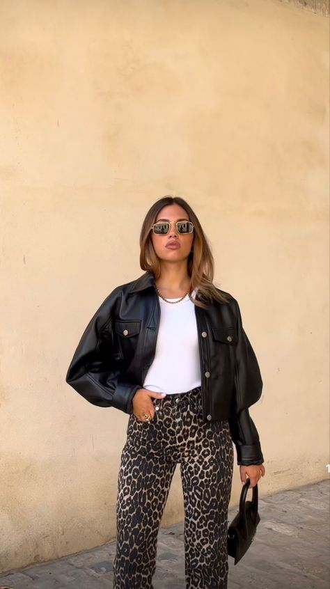 Elegantes Outfit Damen, Leopard Outfits, Look Adidas, Leopard Print Pants, Skandinavian Fashion, Elegante Casual, Looks Street Style, Stylish Work Outfits, Outfit Trends