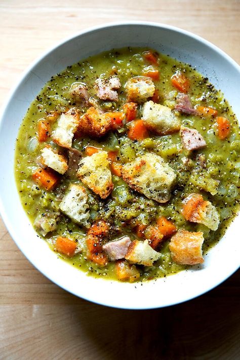 This is a very classic recipe for split pea and ham soup that calls for using a leftover ham bone of ham hocks. My mother sent me the recipe years ago, and in her version, there is no ham, so this easily can be made vegetarian by omitting the ham elements. #split #pea #soup #ham #easter #bone #hocks Alexandra Cooks, Alexandra Stafford, Split Pea Ham Soup, Split Pea And Ham Soup, Leftover Ham Bone, Soup Simple, Green Split Peas, Split Pea Soup Recipe, Pea And Ham Soup