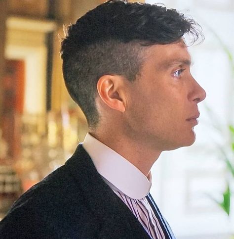 Thomas Shelby Haircut, Tommy Shelby Hair, Peaky Blinders Hair, Pesky Blinders, Short Fade Haircut, Mens Hairstyles Fade, Mens Hairstyles With Beard, Tommy Shelby, Beard Look