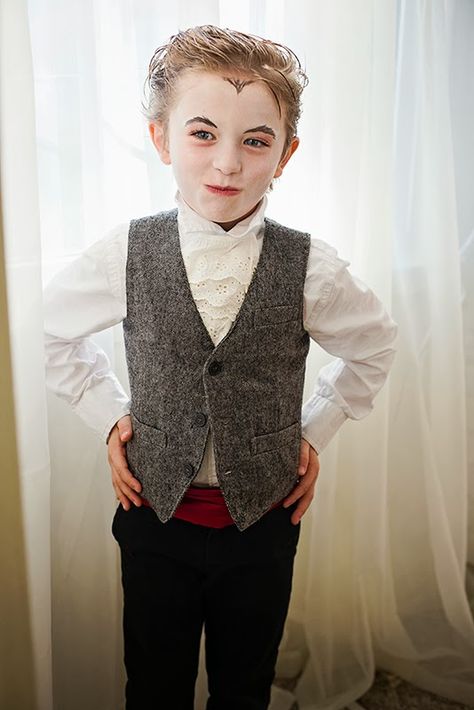 52 Simple DIY Halloween Costume Ideas for Children Diy Vampire, Vampire Costume Diy, Vampire Halloween Costume, Costumes For Boys, Gel Hair, Kids Halloween Costumes, Halloween Kit, Vampire Boy, Diy Halloween Costumes Easy