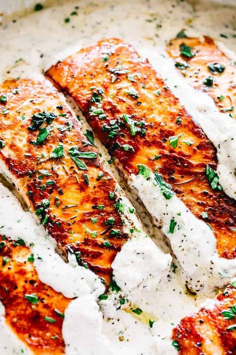 One skillet salmon dinner served with lemon garlic cream sauce. Quick enough for a weeknight dinner & so good it's sure to become a favorite salmon recipe. #salmon #dinner Ninja Foodie Salmon Recipes, Lemon Garlic Cream Sauce, Salmon Recipe Pan, Seared Salmon Recipes, Creamy Salmon, Quick Salmon, Salmon Recipes Pan Seared, Salmon With Lemon, Salmon Recipes Baked Healthy