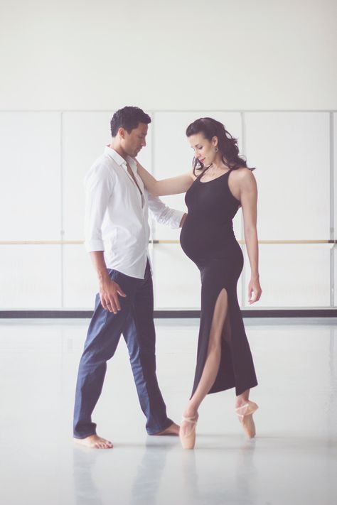 Ballet Couple, Maternity Shoot Outfit, Maternity Photography Poses Couple, Belly Dancing Classes, Couple Pregnancy Photoshoot, Small Home Decor, Ballet Poses, Ballet Photography, Belly Dancing