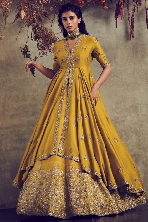 Mustard Embroidered Lehenga Set Design by Jayanti Reddy at Pernia's Pop Up Shop 2022 Kurta And Lehenga, Long Blouse Designs, Kurta Lehenga, Haldi Outfits, Jayanti Reddy, Long Gown Design, Lehenga Designs Simple, Anarkali Dress Pattern, Gaun Fashion