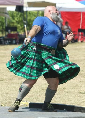 Buff People, Highlander Men, Scottish Highland Games, Scottish Dress, Healthy Bodies, Scottish People, Scottish Man, Scottish Ancestry, Body Builders