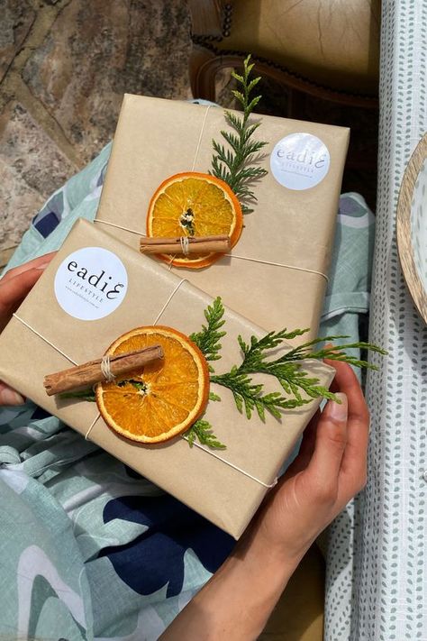 Eco Packaging Ideas Eco Packaging Ideas, Diy Holiday Gift Wrapping, Christmas Gift Wrapping Diy, Pretty Gift Wrapping Ideas, Xmas Gift Wrap, Oranges Gift, Christmas Gift Packaging, Gifts Wrapping, Gift Wrapping Inspiration