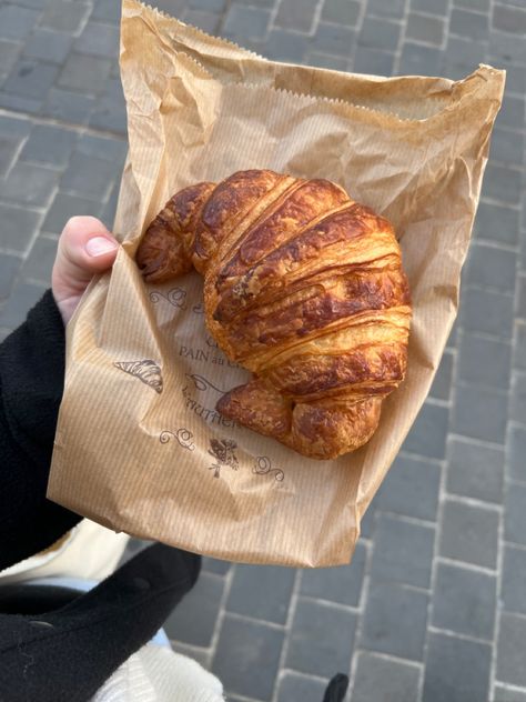 French Croissant, France Food, Food O, French Food, Cute Cakes, Pretty Food, Croissant, Aesthetic Food, Love Food