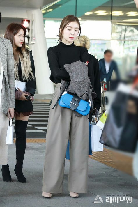 Irene Outfit, Airport Fashion Kpop, Korean Airport Fashion, Red Velvet Irene, Velvet Fashion, Asian Outfits, Kpop Fashion Outfits, 가을 패션, Airport Outfit