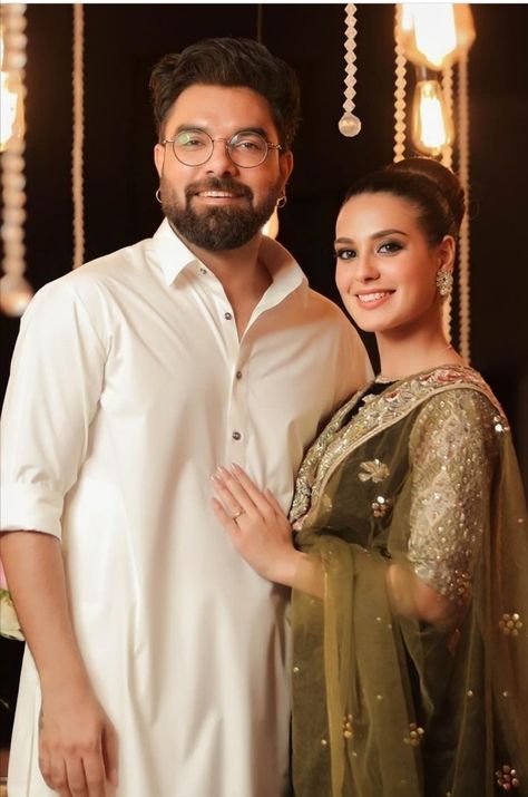 Yasir Hussain, Pajama Men, Mehndi Function, Kurta Pajama Men, Mehendi Outfits, Iqra Aziz, Pakistani Drama, Pakistani Celebrities, Kurta Pajama