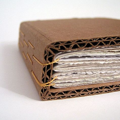 cardboard bound book by robyn on robayre #bookbinding Homemade Notebook, Karton Design, Vika Papper, Diy Buch, Book Binding Diy, Buku Harry Potter, Pola Gelang, Handmade Journals, Handmade Books