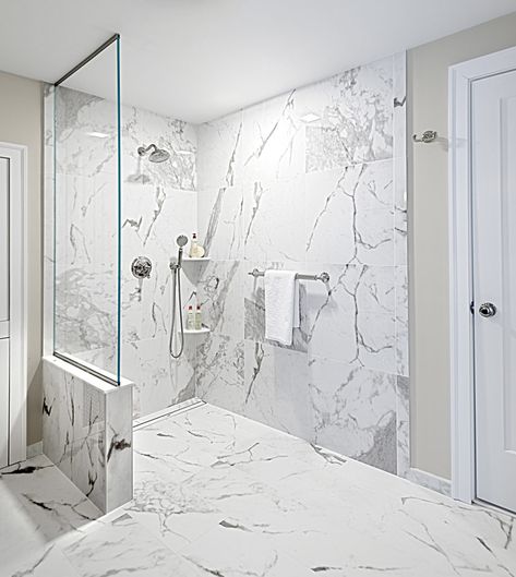 Senior Bathroom Design, Doorless Shower Design, Curbless Showers, Accessible Bathroom Design, Doorless Shower, Relaxing Bathroom, Modern White Bathroom, Small Bathroom With Shower, Bathroom Shower Design