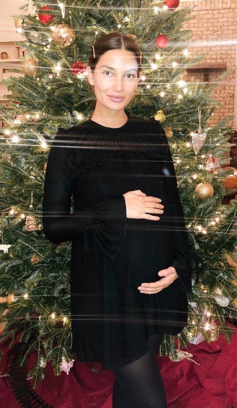 Lily Aldridge Style, Lily Aldridge, Luxury Wear, Pregnant Women, Neck Dress, High Neck Dress, Tights, Lily, How To Wear