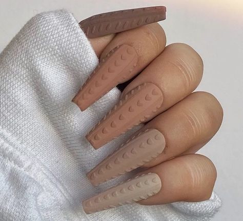 Nude Fall Nails Acrylic, Nude Sweater Nails, Otoño Nails, Classy Hair, Chic Manicure, Winter Fashion Trends, Fall And Winter Fashion, Trendy Sweater, Hippie Nails