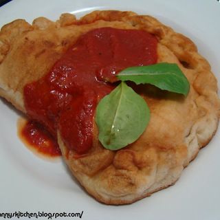 How to make an amazing panzerotti Panzarotti Recipe, Panzerotti Recipe, Store Bought Dough, Store Bought Pizza Dough, Fresh Store, Recipes Yummy, Yummy Salad Recipes, European Food, Healthy Side Dishes