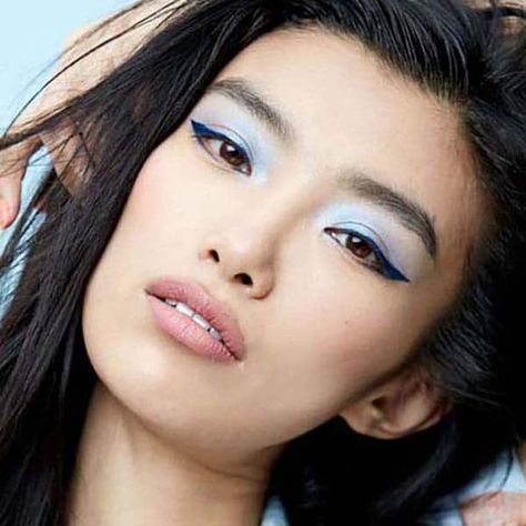 40 Best Makeup Looks and Ideas for 2023 - The Trend Spotter Makeup Looks Ideas, Best Makeup Looks, Makeup Looks To Try, Makeup 2023, The Trend Spotter, Medium Coverage Foundation, The Best Makeup, Graphic Liner, Translucent Powder