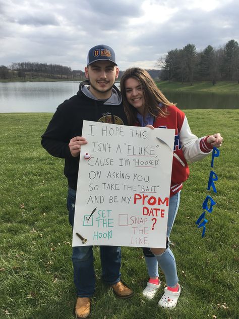 Country Promposal, Sadies Ideas, Fishing Promposal, Country Homecoming, Dance Asks, Creative Prom Proposal Ideas, Formal Proposals, Dance Proposals, Cute Promposals