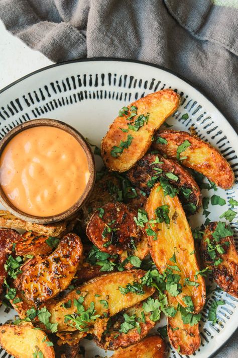 Herbed Parmesan Fingerling Potatoes - The Whisk Addict Parmesan Fingerling Potatoes, Parmesan Crusted Potatoes, Italian Diet, Roasted Fingerling Potatoes, Parmesan Cheese Potatoes, Game Day Appetizers, Italian Spices, Fingerling Potatoes, Cheese Potatoes