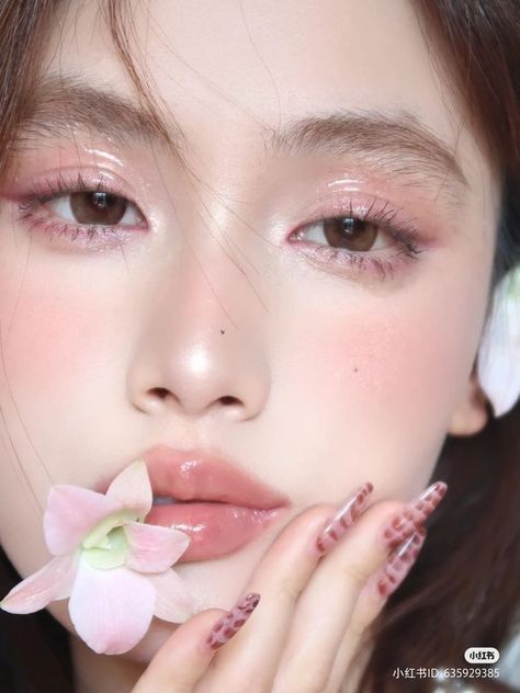 Pink Chinese Makeup, Light Pink Douyin Makeup, Pink Cool Tone Makeup Korean, Innocent Makeup Look Sweet, Pink Graduation Makeup, Romantic Makeup Archetype, Douyin Pink Makeup, Pink Princess Makeup, Fairy Princess Makeup