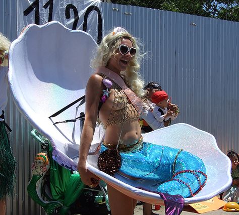 Clam Shell Mermaid at the Coney Island Mermaid Parade, June 2007 Clam Shell Costume, Mermaid Parade Costume, Handmade Ocean-inspired Shell For Festivals, Inflatable Clam Shell, Mermaid Clam Shell, Water Room, Venetian Costume, Mermaid Headpiece, Venetian Costumes