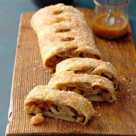 Caramel Apple Strudel Apple Turnover Recipe, Strudel Recipes, Apple Strudel, Puff Pastry Recipes, Thanksgiving Desserts, Apple Desserts, Caramel Apple, Pastry Recipes, Inspired Recipes