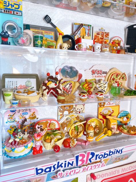 Toy Collection Aesthetic, Popmart Display Room, Rement Display, Popmart Figures Aesthetic, Hirono Figures Aesthetic, Rement Miniatures, Creepy Images, Aesthetic Room Ideas, Room Desk