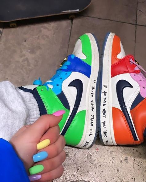 Fashion & Sneakers 👽 (@louisergt) • Instagram photos and videos Jordan 1 Multicolor, Air Jordan Outfit, Jordan Shoes For Women, Custom Sneakers Diy, Air Force Shoes, Jordan Shoes Girls, All Nike Shoes, Balenciaga Sneakers, Shoes Outfit Fashion