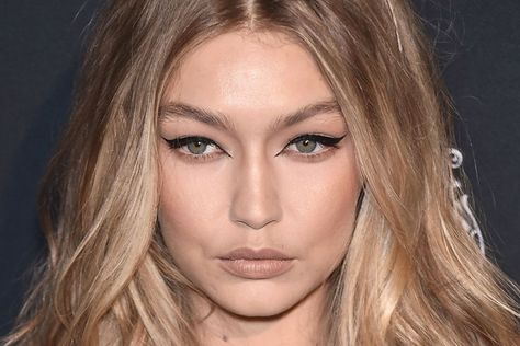 'Cream Soda hair' is a thing, apparently. But it's actually pretty chic Creme Soda, Blonde And Brunette, Jasmine Sanders, Elisabeth Moss, On The Border, Elsa Hosk, Cream Soda, Hair Trend, Make Beauty