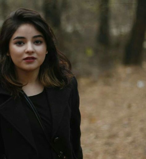 zaira wasim (the dangal girl) Zaira Wasim, Stylish Actresses, Deepika Padukone Style, Celebrity Casual Outfits, Fancy Sarees Party Wear, Teen Actresses, Beautiful Dress Designs, Srinagar, Cute Photography