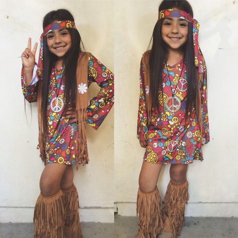 Hippie costume on my niece! She cute, I know Hippie Costume Kids, Hippie Halloween Costumes Diy, Hippy Costume, Nerd Costumes, Hippie Fashion 70s, Hippie Costume Halloween, Rave Outfits Edm, Hippie Kids, 70s Costume