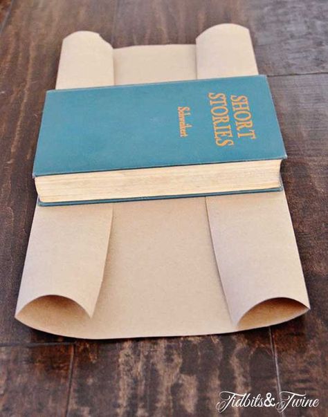 TidbitsTwine Kraft Paper Book Covers Step 3 DIY Stamped Kraft Covered Books Facebook Aesthetic, Make A Book Cover, Paper Book Covers, Covered Books, Diy Buch, Old Book Crafts, Book Cover Diy, Book Page Crafts, With Wallpaper