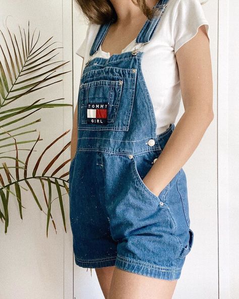 ⋒ dandelion thrifts ⋒ on Instagram: “SOLD vintage tommy hilfiger overalls 🦋 • size medium, overalls can a VARIETY of sizes so check measurements so to see if they will fit!…” Tommy Jeans Outfit, Tommy Hilfiger Overalls, Tommy Hilfiger Vintage, Tommy Hilfiger Shorts, Vintage Tommy Hilfiger, Cool Fits, Vintage Shorts, Tommy Jeans, Dandy