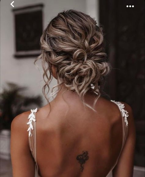 Boho Updo Hairstyles, Prom Hair Updo Elegant, Grad Hairstyles, Low Bun Wedding Hair, Prom Hair Up, Bridesmaid Hair Inspo, Bridemaids Hairstyles, Hairstyles Inspiration, Boho Bridal Hair