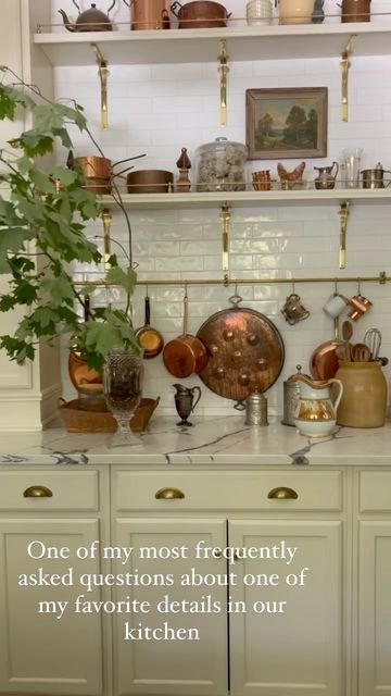 Paige Kontrafouris on Instagram: "Save this video if you want to create an inexpensive and custom size brass pot rail in your kitchen. This is one of my most frequently asked questions and one of my favorite details in our kitchen. All you need is brass munsen rings and a brass rod. The rings you can usually find in a hardware store or in my case eBay and the brass rod can be sourced easily online at a place like online metals. It's the perfect detail to add to a space for a classic European i Brass Finishes In Kitchen, Kitchen With Brass Accents, Brass Home Accents, Pot Rail Over Stove, Kitchen Hardware Brass, Pot Rail Kitchen, Brass Rod Kitchen, Copper And Brass Kitchen, Brass Rails In Kitchen