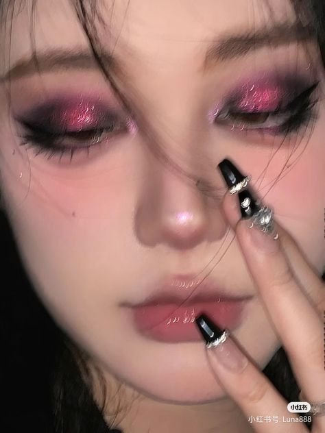 Goth Douyin Makeup, Dark Douyin Makeup, Pink Alt, Y2k Glam, Douyin Makeup, Alt Makeup, Image Swag, Rose Tattoo Design, Makeup Stuff