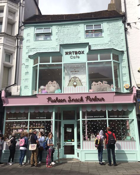 Artbox Cafe, Pusheen Collection, Pusheen Shop, Adorable Food, Pusheen Cute, Porch Decorating Ideas, Cat Things, Brighton Uk, Pusheen Cat